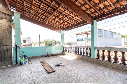 Varanda e Área de Serviço de casa à venda com 8 quartos, 250m² em Jardim Rizzo, Guarulhos