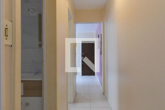 Corredor do apartamento de apartamento para alugar com 1 quarto, 50m² em Kobrasol, São José
