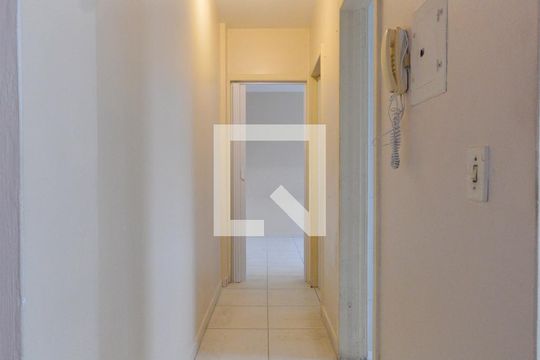 Corredor do apartamento de apartamento para alugar com 1 quarto, 50m² em Kobrasol, São José
