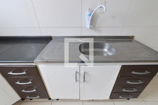 Cozinha de apartamento para alugar com 1 quarto, 50m² em Kobrasol, São José
