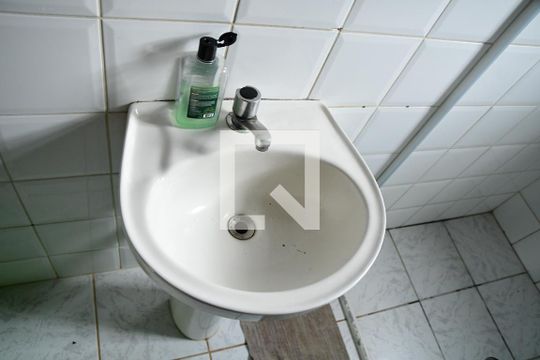 Banheiro Social de casa para alugar com 4 quartos, 337m² em Jardim Pioneira, Cotia