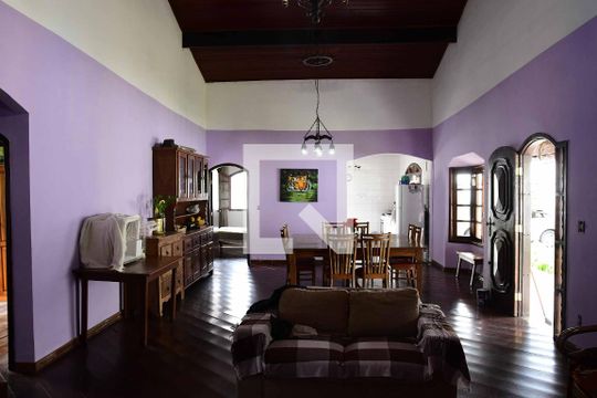 Sala de casa para alugar com 4 quartos, 337m² em Jardim Pioneira, Cotia