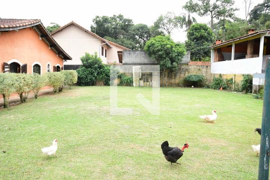 Quintal de casa para alugar com 4 quartos, 337m² em Jardim Pioneira, Cotia
