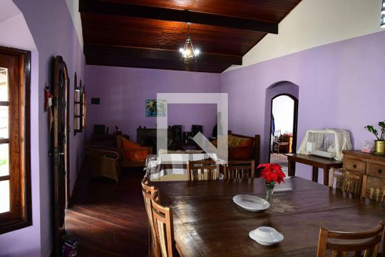 Casa para alugar com 4 quartos, 337m² em Jardim Pioneira, Cotia
