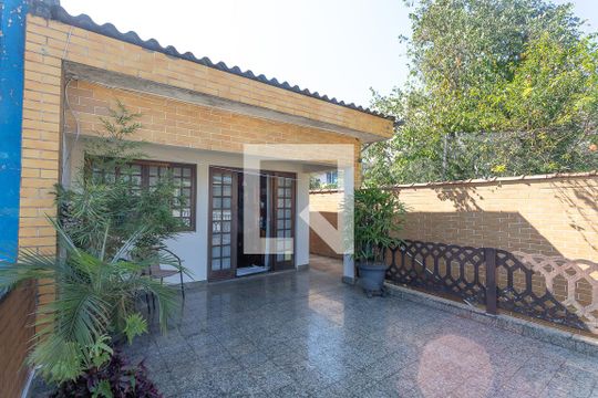 Sacada de casa à venda com 2 quartos, 133m² em Casa Grande, Diadema