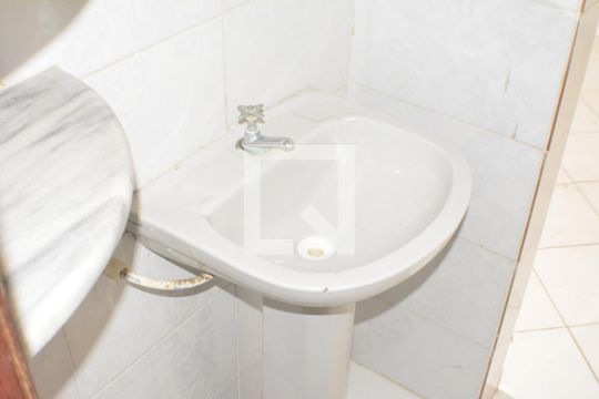 Banheiro de apartamento para alugar com 2 quartos, 53m² em Arraial do Retiro, Salvador