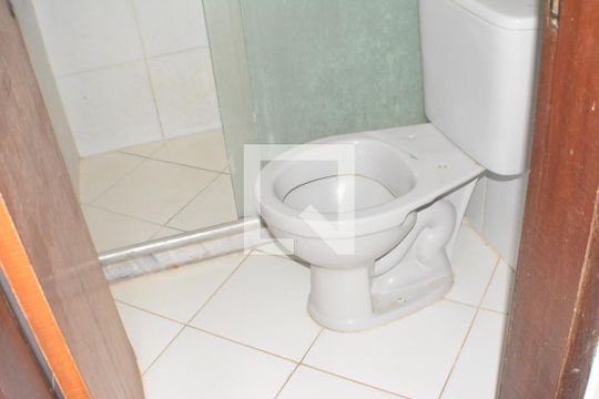 Banheiro de apartamento para alugar com 2 quartos, 53m² em Arraial do Retiro, Salvador