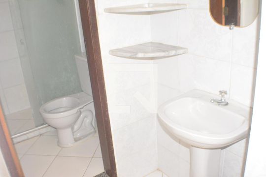 Banheiro de apartamento para alugar com 2 quartos, 53m² em Arraial do Retiro, Salvador