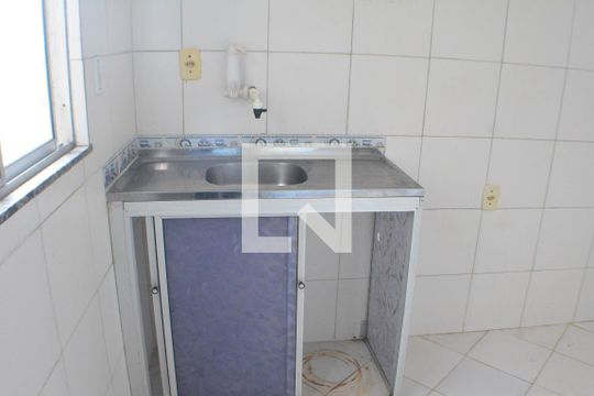Cozinha de apartamento para alugar com 2 quartos, 53m² em Arraial do Retiro, Salvador
