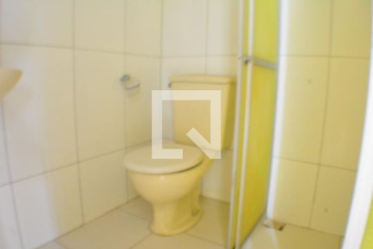 Banheiro de apartamento para alugar com 2 quartos, 53m² em Arraial do Retiro, Salvador