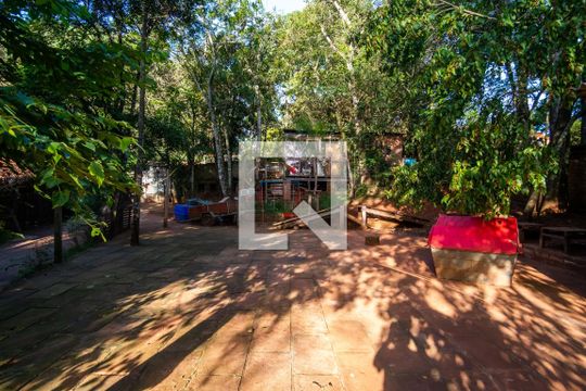 Área externa de casa para alugar com 3 quartos, 225m² em Aberta dos Morros, Porto Alegre