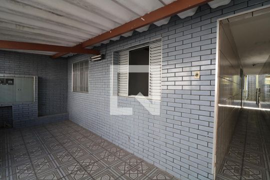 Garagem de casa à venda com 2 quartos, 120m² em Capão do Embira, São Paulo