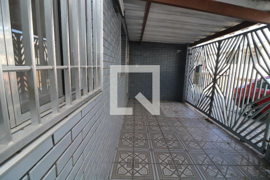 Garagem de casa à venda com 2 quartos, 120m² em Capão do Embira, São Paulo