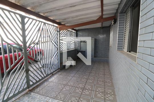 Garagem de casa à venda com 2 quartos, 120m² em Capão do Embira, São Paulo