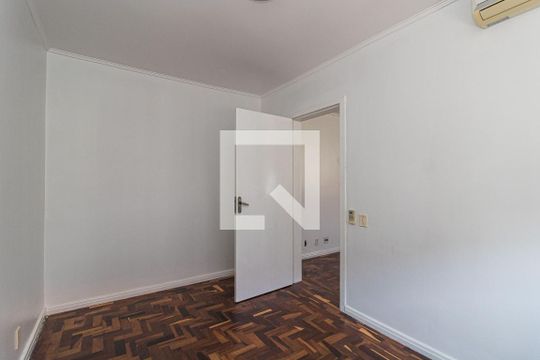 Quarto de apartamento à venda com 1 quarto, 34m² em Passo da Areia, Porto Alegre