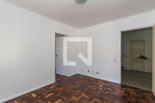 Sala de apartamento à venda com 1 quarto, 34m² em Passo da Areia, Porto Alegre