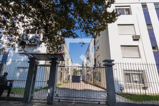 Fachada do Condomínio de apartamento à venda com 1 quarto, 34m² em Passo da Areia, Porto Alegre