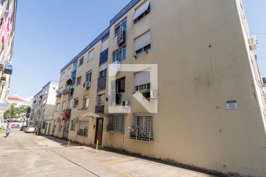 Fachada do bloco de apartamento à venda com 1 quarto, 34m² em Passo da Areia, Porto Alegre