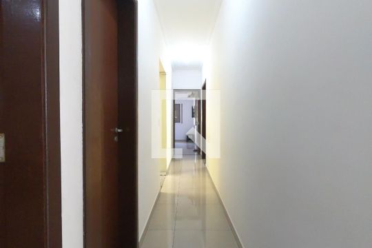 Corredor de casa à venda com 3 quartos, 200m² em Vila São João, Guarulhos