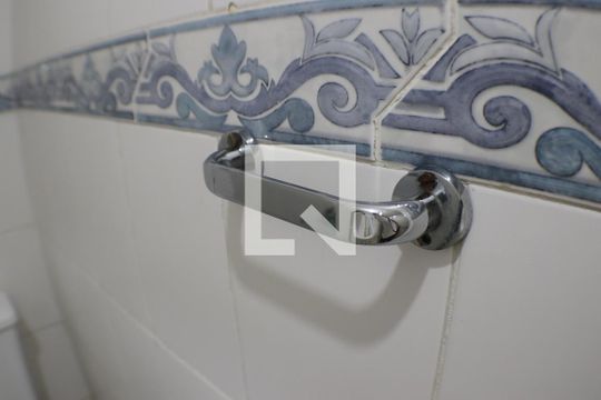 Banheiro de apartamento à venda com 2 quartos, 52m² em Taquara, Rio de Janeiro