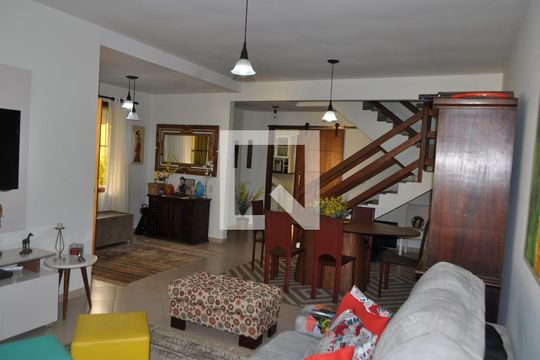 Sala de casa à venda com 3 quartos, 184m² em Anil, Rio de Janeiro