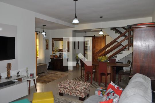 Sala de casa à venda com 3 quartos, 184m² em Anil, Rio de Janeiro