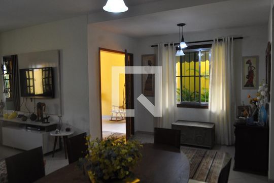 Sala de casa à venda com 3 quartos, 184m² em Anil, Rio de Janeiro