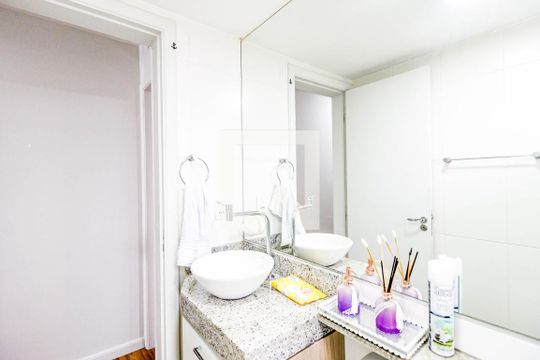 Banheiro de apartamento à venda com 2 quartos, 48m² em Jardim Novo Santo Amaro, São Paulo