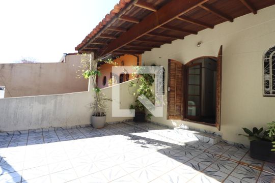 Sacada suite 1 de casa à venda com 3 quartos, 150m² em Jardim Las Vegas, Guarulhos