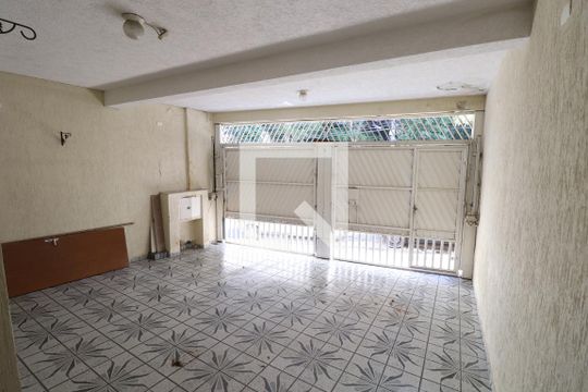 Garagem de casa à venda com 3 quartos, 150m² em Jardim Las Vegas, Guarulhos