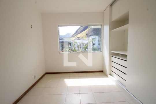 Quarto 3 de casa para alugar com 6 quartos, 360m² em Vargem Pequena, Rio de Janeiro