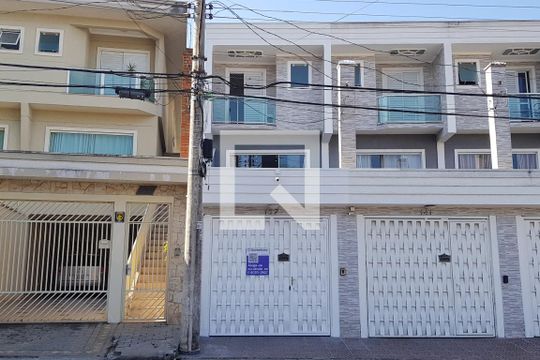 Fachada de casa à venda com 3 quartos, 270m² em Parque Maria Domitila, São Paulo