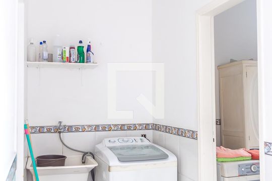Área de Serviço de casa para alugar com 4 quartos, 120m² em Jardim Wallace Simonsen, São Bernardo do Campo
