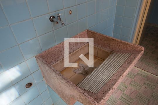 Lavanderia de casa para alugar com 3 quartos, 155m² em Jardim Piratininga, São Paulo