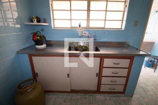 Cozinha de casa para alugar com 3 quartos, 155m² em Jardim Piratininga, São Paulo
