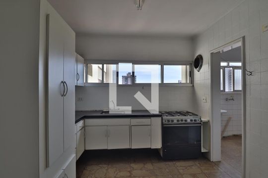 Cozinha de apartamento à venda com 3 quartos, 150m² em Pinheiros, São Paulo