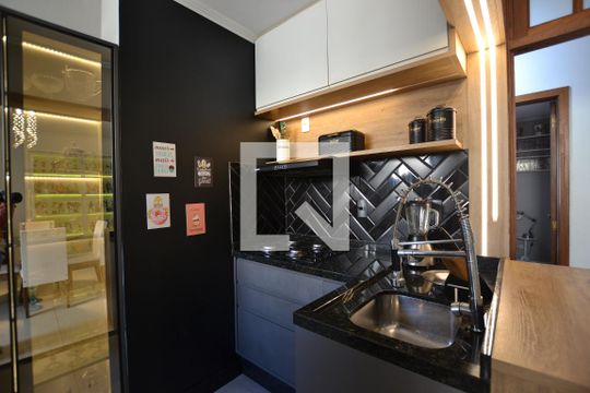 Cozinha de apartamento à venda com 1 quarto, 74m² em Centro Histórico, Porto Alegre