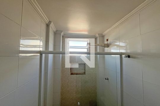 Banheiro de apartamento para alugar com 2 quartos, 129m² em Ponta da Praia, Santos