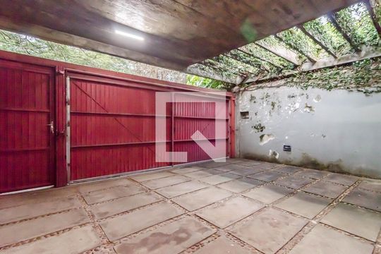 Garagem de casa à venda com 5 quartos, 331m² em Alto de Pinheiros, São Paulo