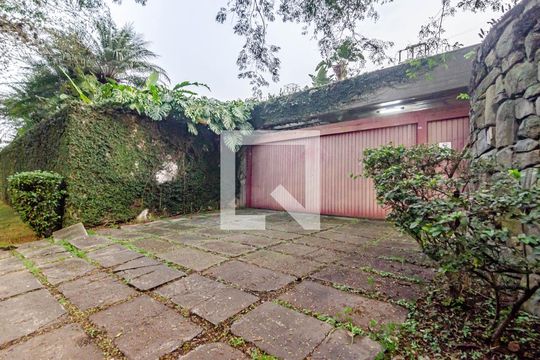 Fachada de casa à venda com 5 quartos, 331m² em Alto de Pinheiros, São Paulo