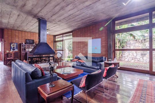 Casa à venda com 5 quartos, 331m² em Alto de Pinheiros, São Paulo
