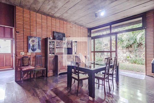 Sala de casa à venda com 5 quartos, 331m² em Alto de Pinheiros, São Paulo