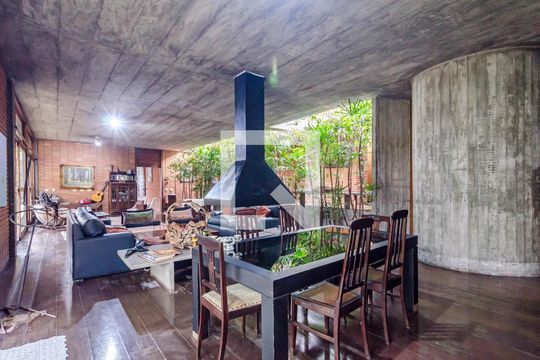 Sala de casa à venda com 5 quartos, 331m² em Alto de Pinheiros, São Paulo