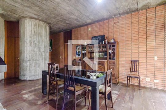 Sala de casa à venda com 5 quartos, 331m² em Alto de Pinheiros, São Paulo
