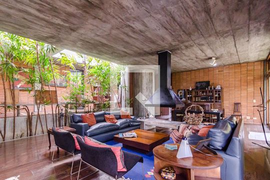 Sala de casa à venda com 5 quartos, 331m² em Alto de Pinheiros, São Paulo