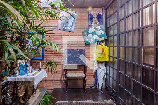 Corredor de casa à venda com 5 quartos, 331m² em Alto de Pinheiros, São Paulo