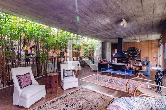 Sala de casa à venda com 5 quartos, 331m² em Alto de Pinheiros, São Paulo
