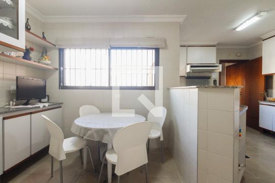 Cozinha de apartamento à venda com 3 quartos, 135m² em Vila Regente Feijó, São Paulo