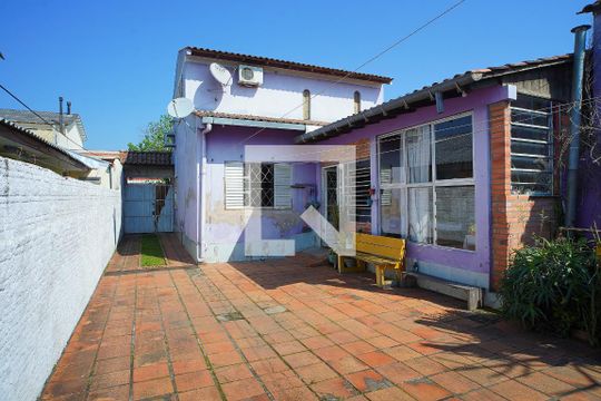 Pátio de casa à venda com 3 quartos, 240m² em Sarandi, Porto Alegre