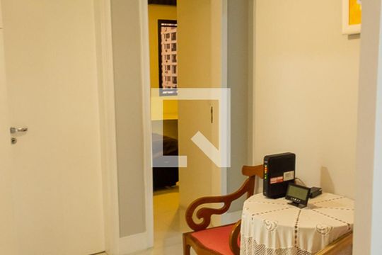 Corredor de apartamento para alugar com 3 quartos, 140m² em Barra da Tijuca, Rio de Janeiro
